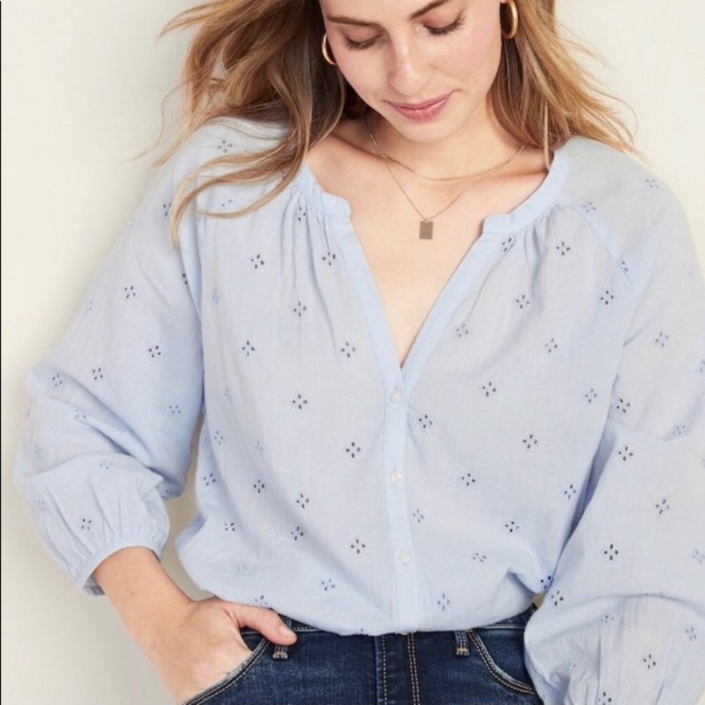 Old navy eyelet Split neck blue top